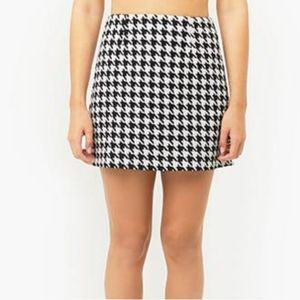Forever 21 houndstooth mini skirt